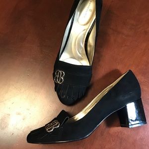 BANDOLINO EUC Black Suede/Patent Leather Pumps